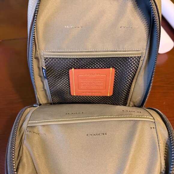 Coach Gotham Pack (Green) - Picture 5 of 5